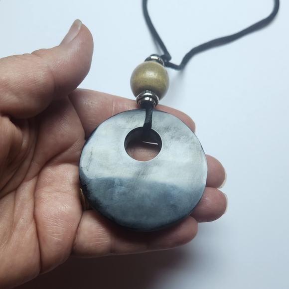 Paua Abalone Mother of Pearl Mosaic Large Round Pendant With Ceramic Bead - Picture 5 of 9